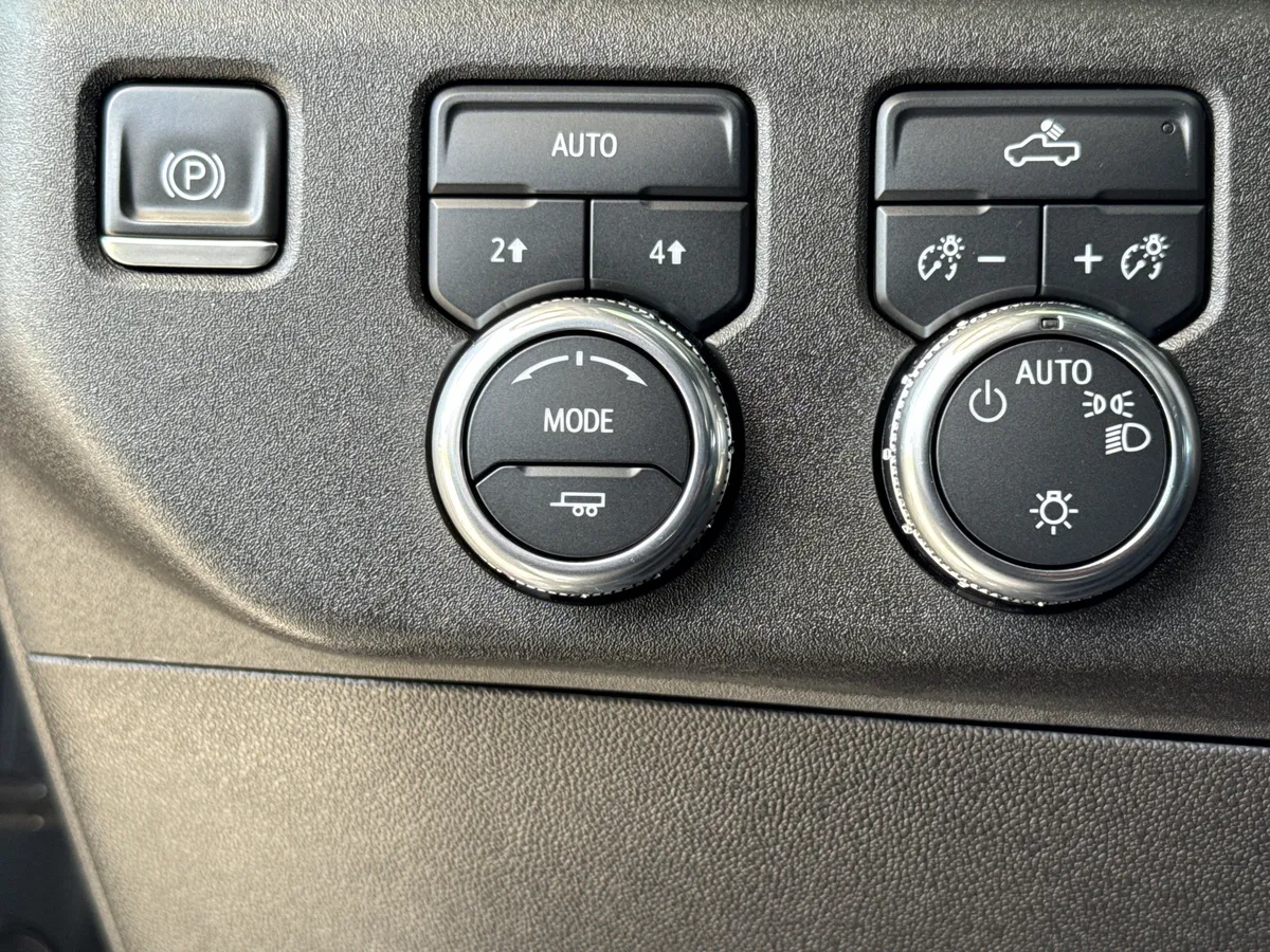 2024 GMC Sierra 1500 SLE thumbnail 18