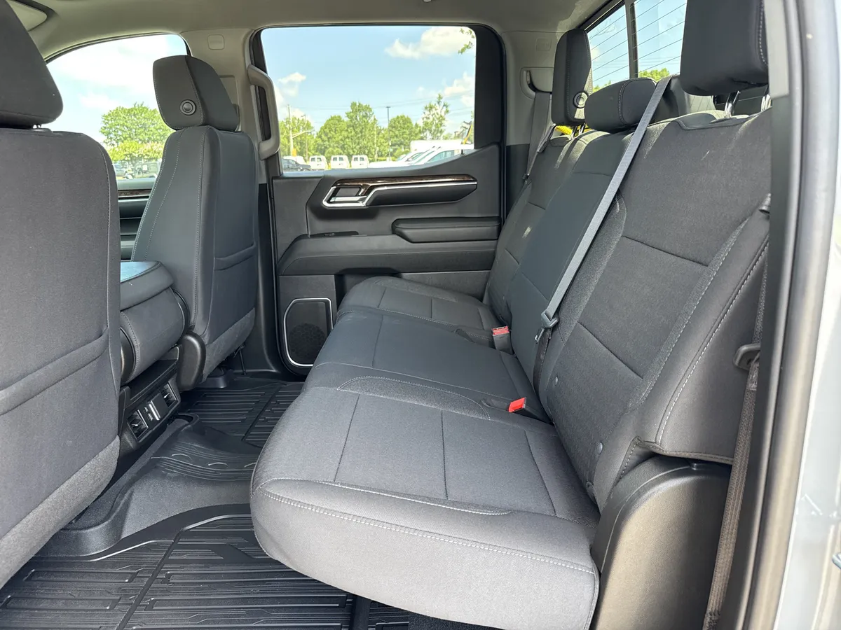2024 GMC Sierra 1500 SLE thumbnail 29