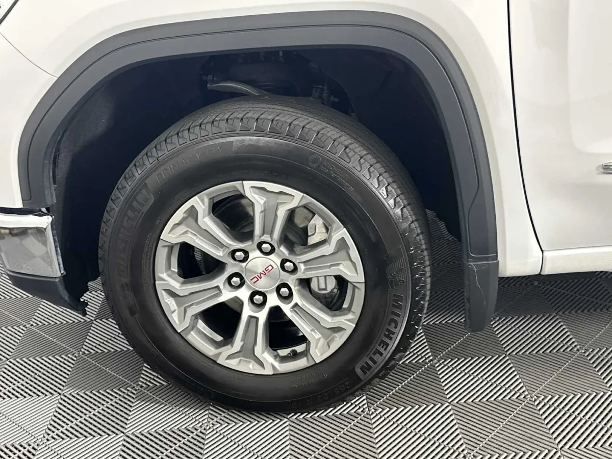 2024 GMC Sierra 1500 SLT thumbnail 12