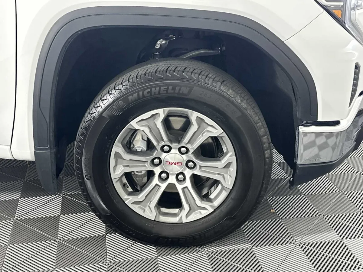 2024 GMC Sierra 1500 SLT thumbnail 15