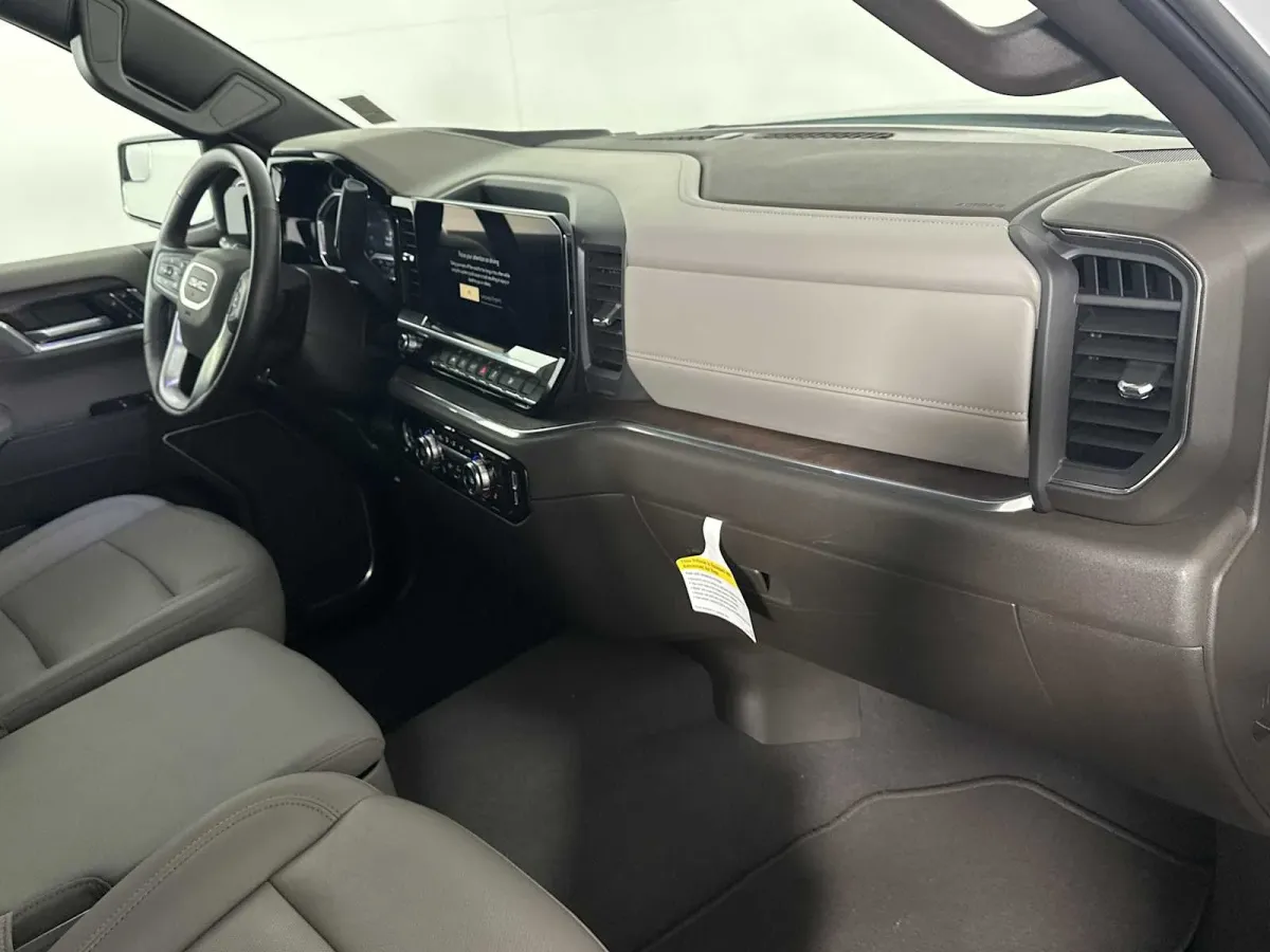 2024 GMC Sierra 1500 SLT thumbnail 19