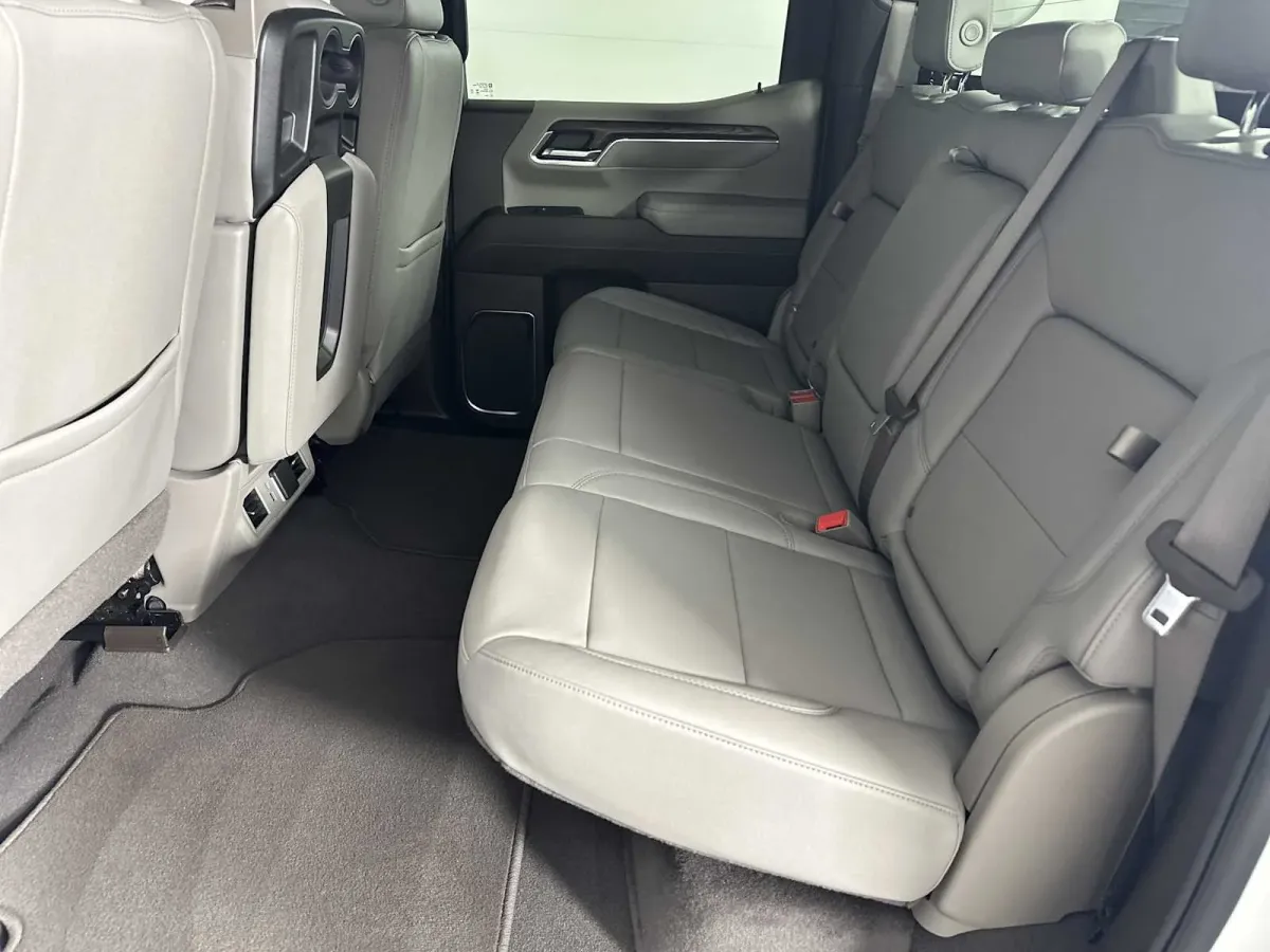 2024 GMC Sierra 1500 SLT thumbnail 25
