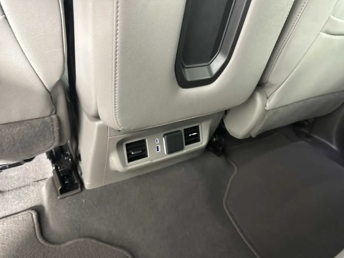 2024 GMC Sierra 1500 SLT thumbnail 27