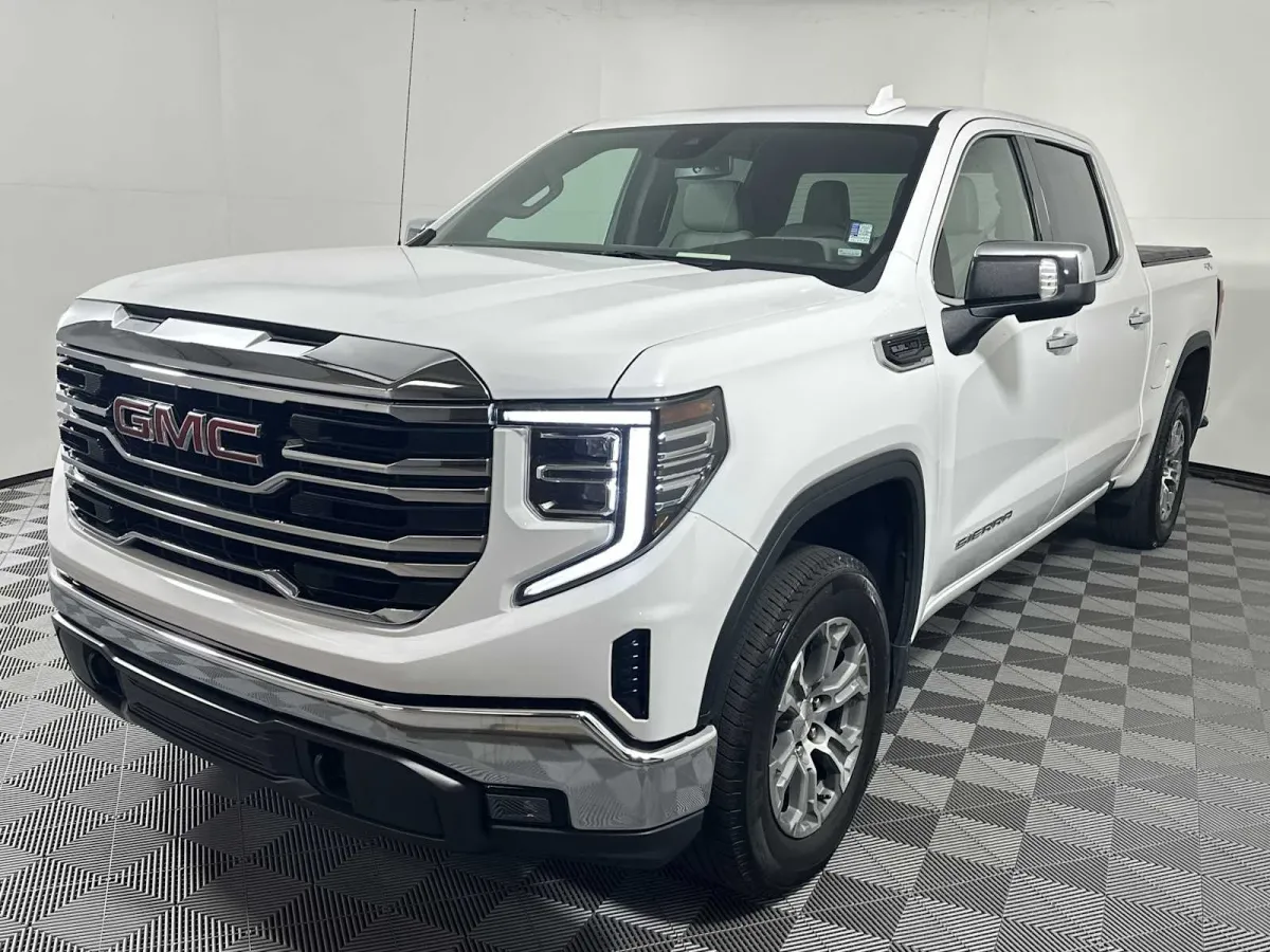 2024 GMC Sierra 1500 SLT thumbnail 3