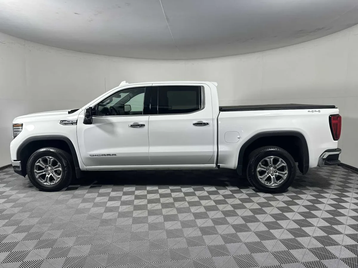 2024 GMC Sierra 1500 SLT thumbnail 4