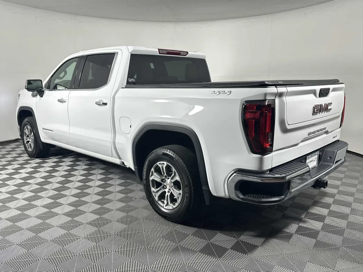2024 GMC Sierra 1500 SLT thumbnail 6