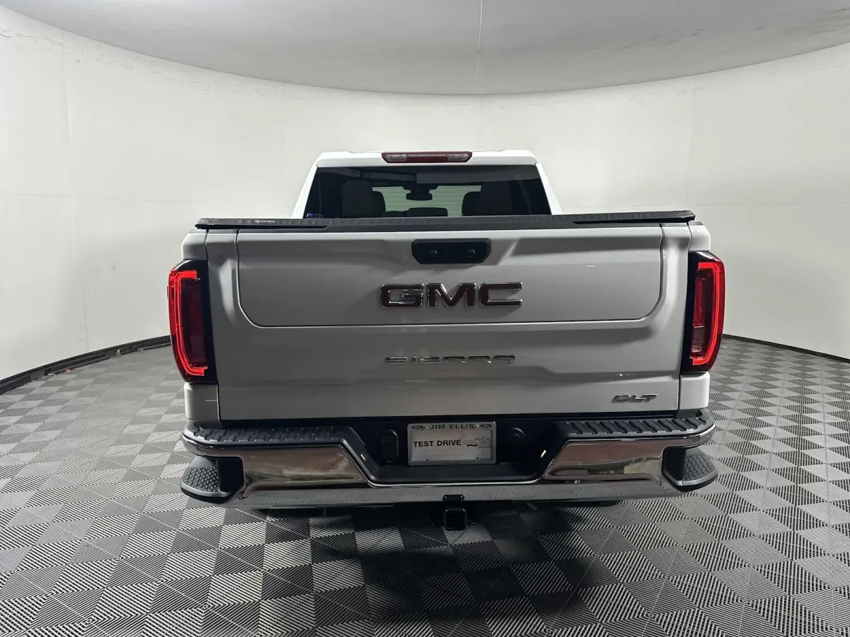 2024 GMC Sierra 1500 SLT thumbnail 7