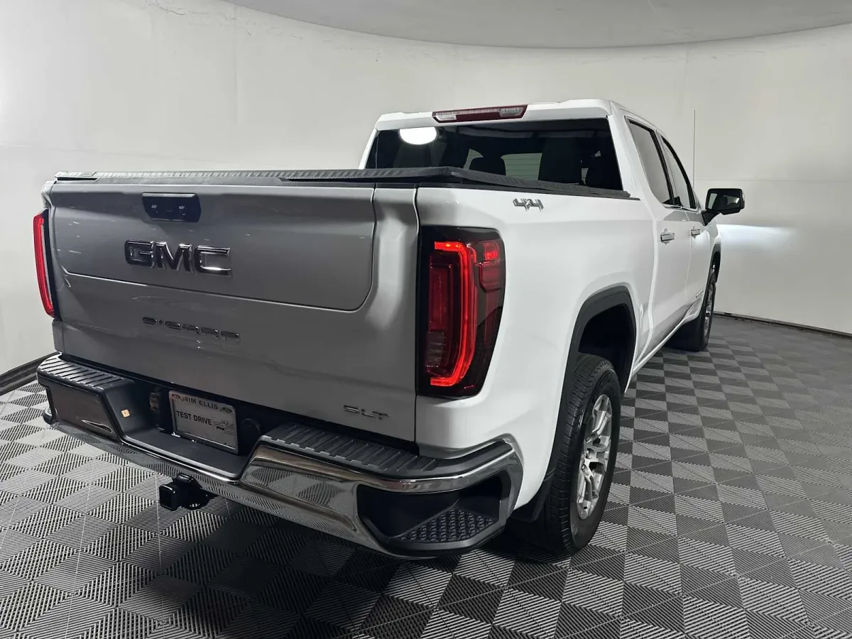 2024 GMC Sierra 1500 SLT thumbnail 8