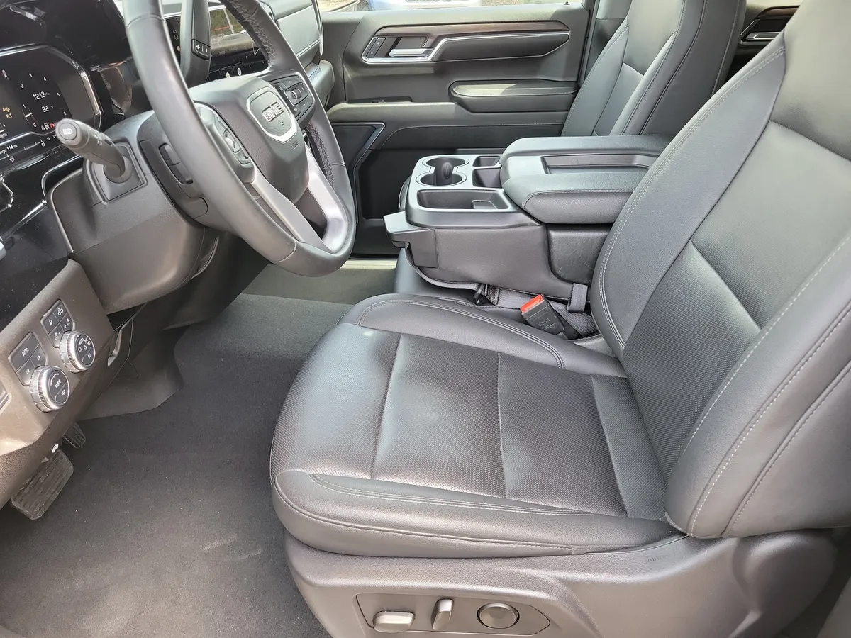2024 GMC Sierra 1500 SLT thumbnail 10