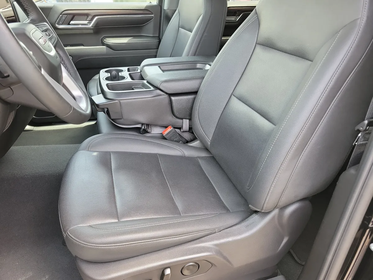 2024 GMC Sierra 1500 SLT thumbnail 11