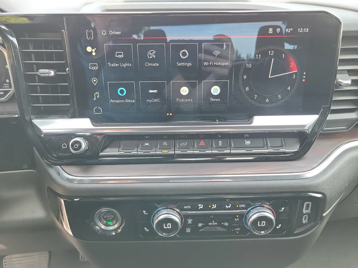 2024 GMC Sierra 1500 SLT thumbnail 16
