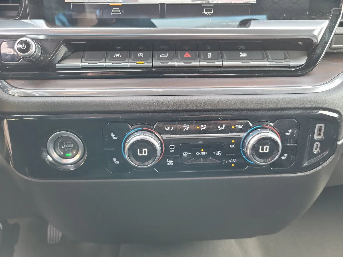 2024 GMC Sierra 1500 SLT thumbnail 18