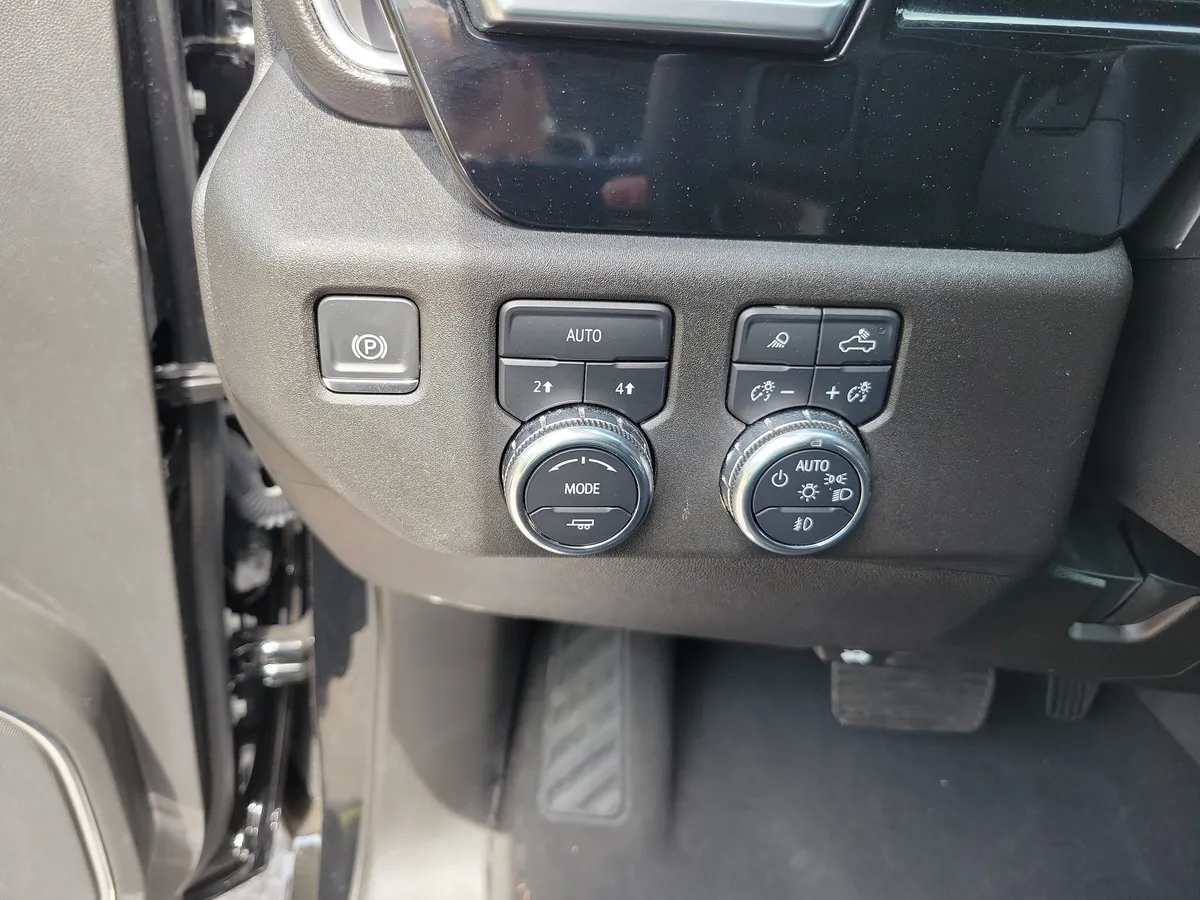 2024 GMC Sierra 1500 SLT thumbnail 24