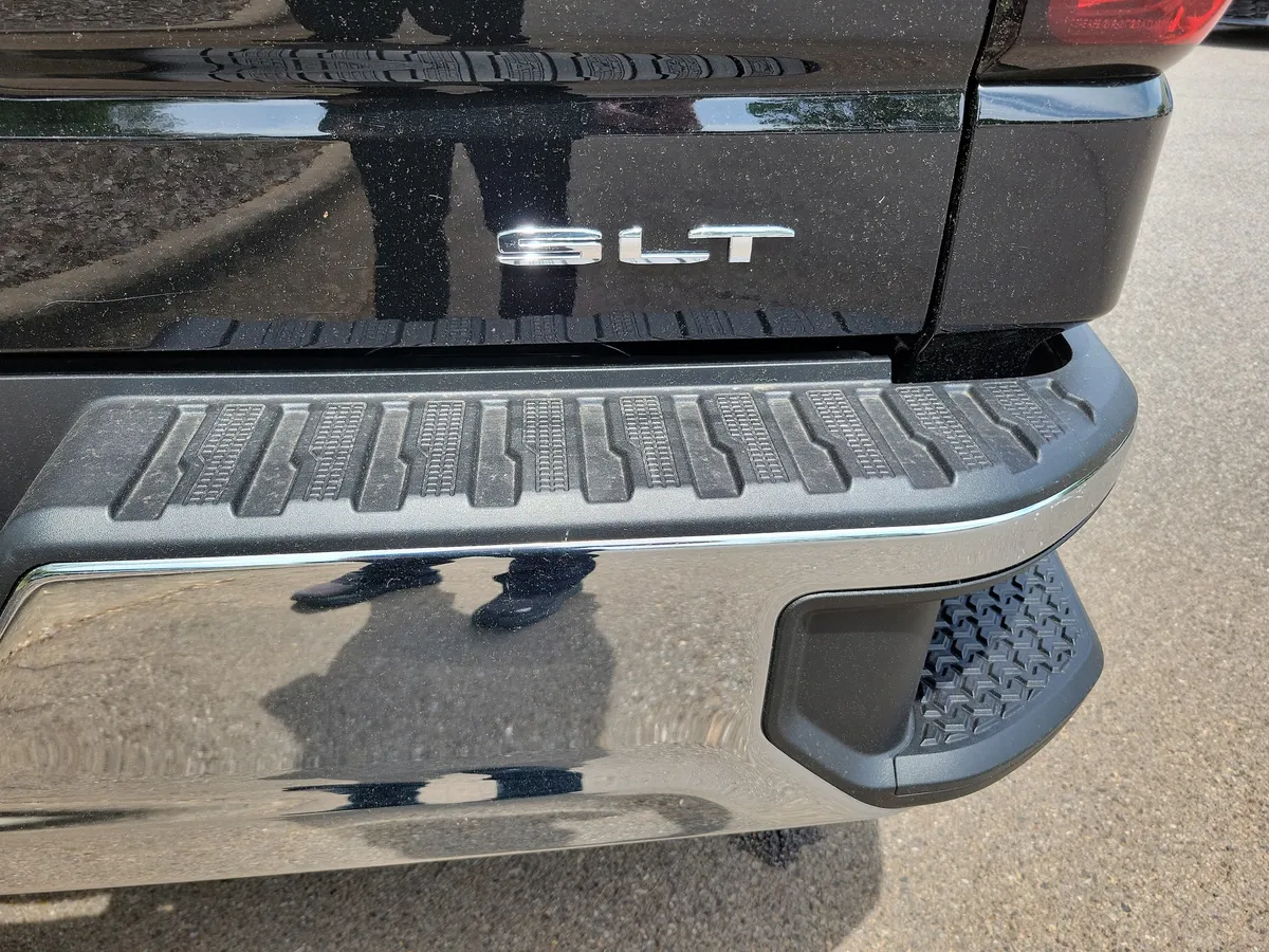2024 GMC Sierra 1500 SLT thumbnail 30