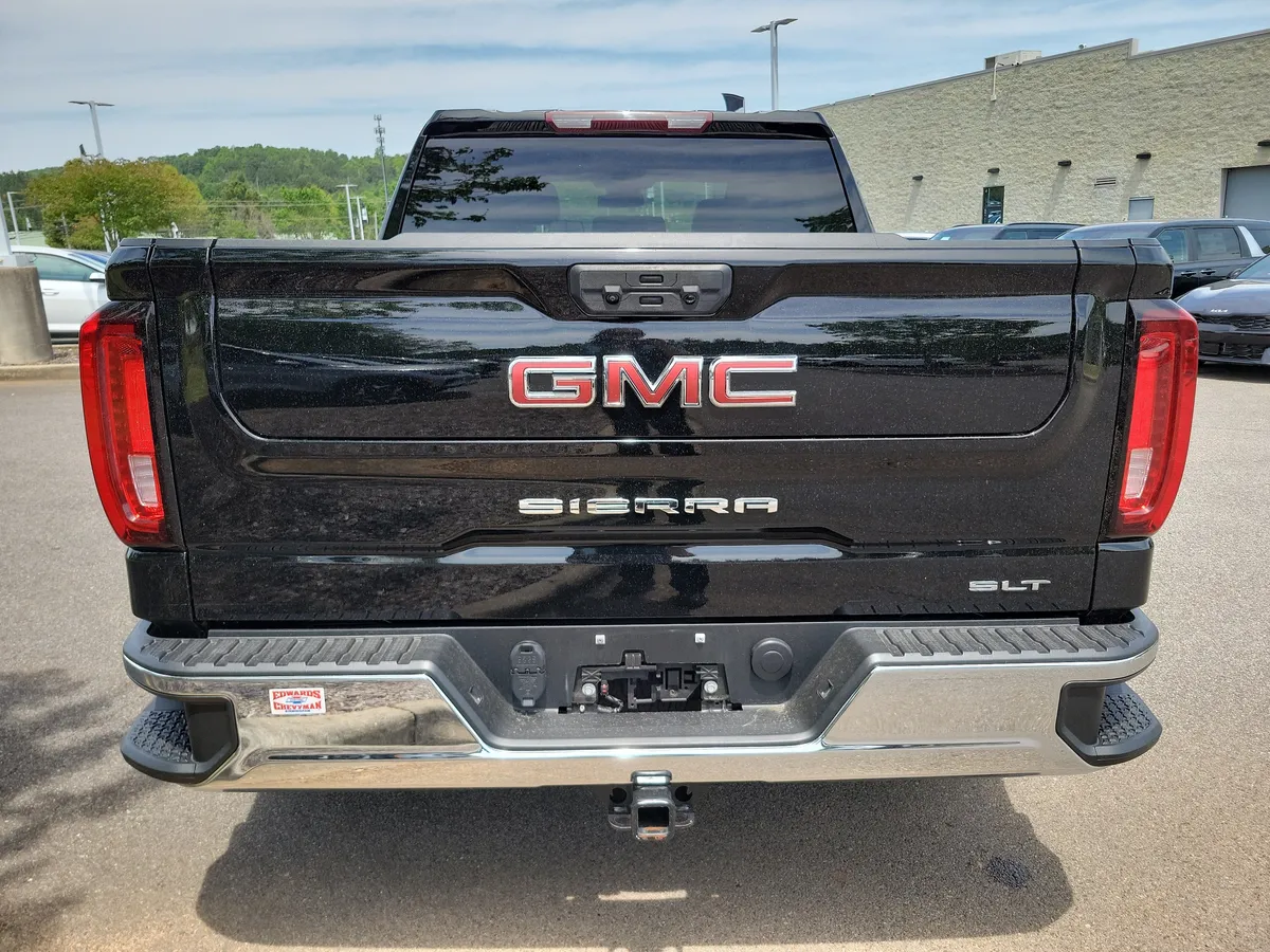 2024 GMC Sierra 1500 SLT thumbnail 4