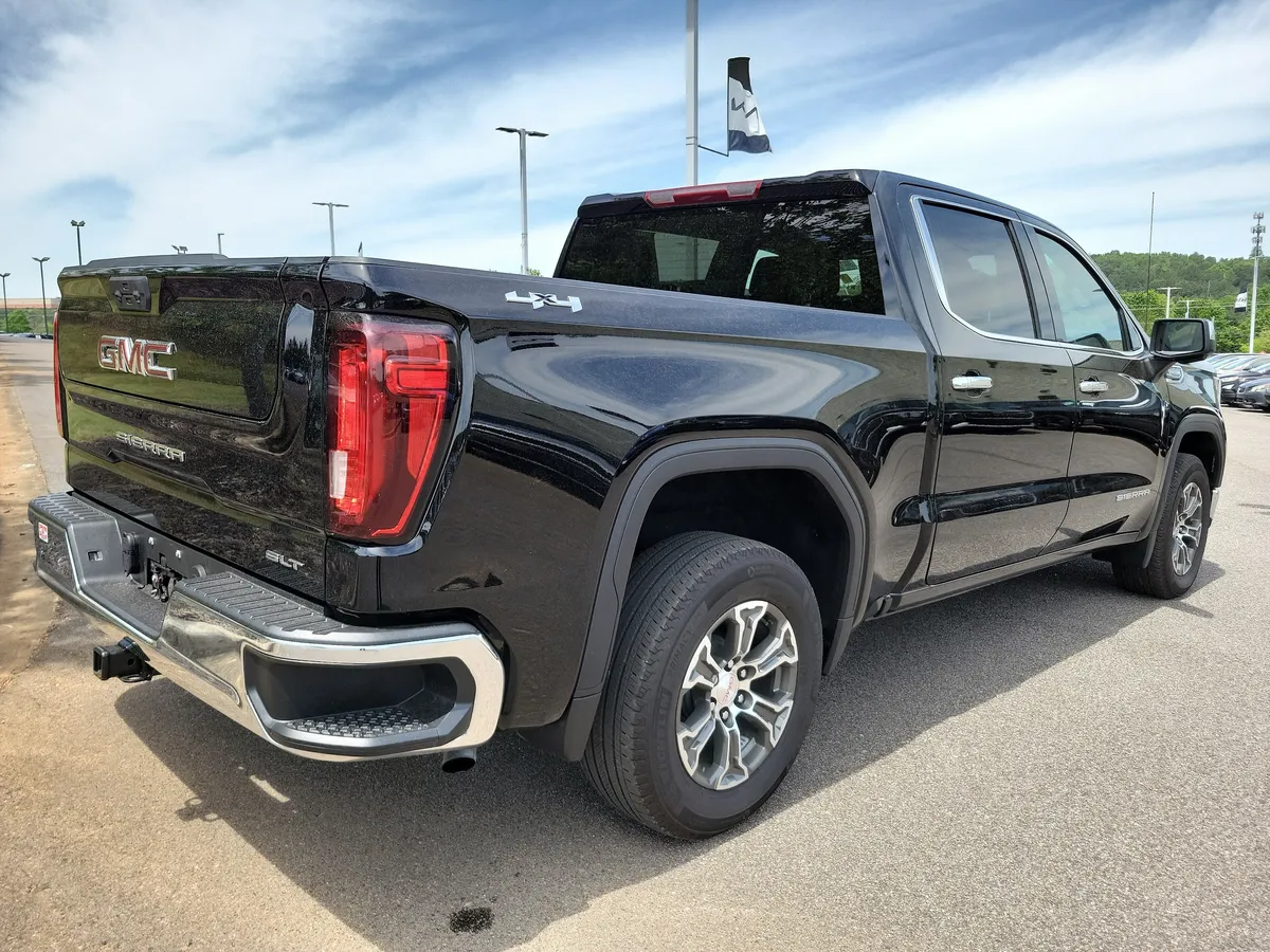 2024 GMC Sierra 1500 SLT thumbnail 5