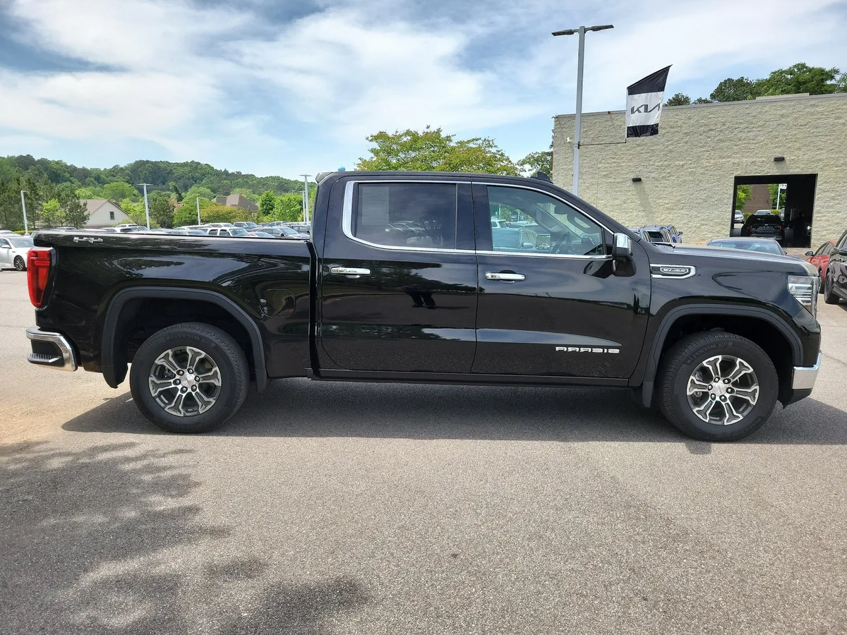 2024 GMC Sierra 1500 SLT thumbnail 6