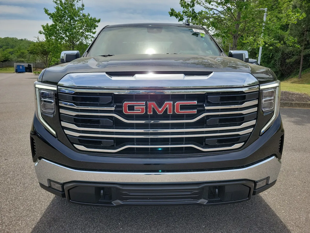 2024 GMC Sierra 1500 SLT thumbnail 8