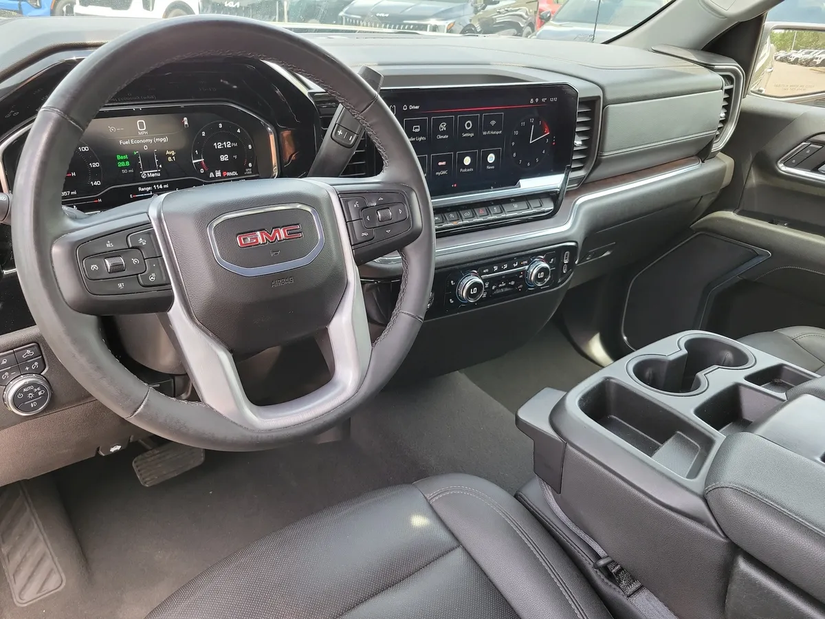 2024 GMC Sierra 1500 SLT thumbnail 9