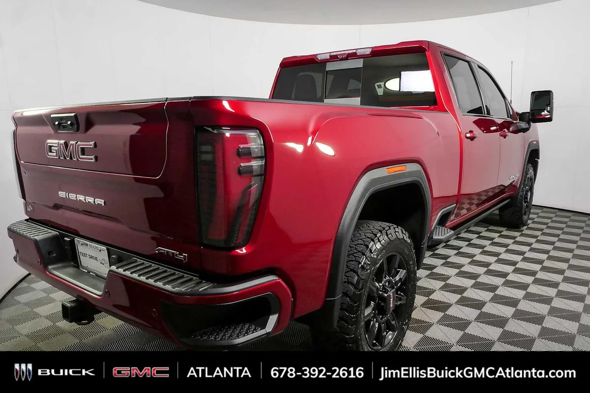 2024 GMC Sierra 2500 HD AT4 thumbnail 3