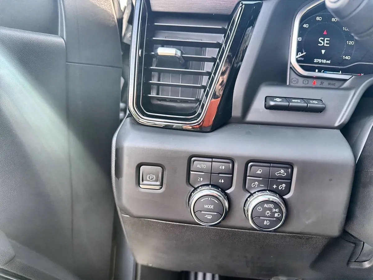 2024 GMC Sierra 2500 HD AT4 thumbnail 15