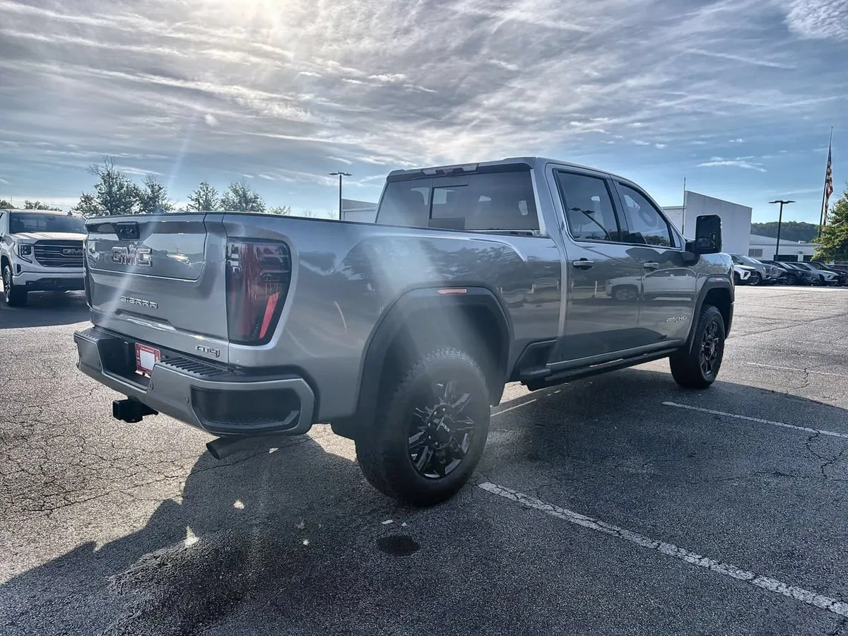 2024 GMC Sierra 2500 HD AT4 thumbnail 8