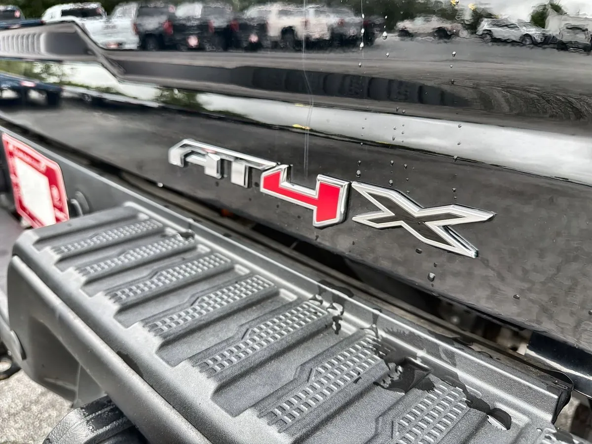 2024 GMC Sierra 2500 HD AT4X thumbnail 27