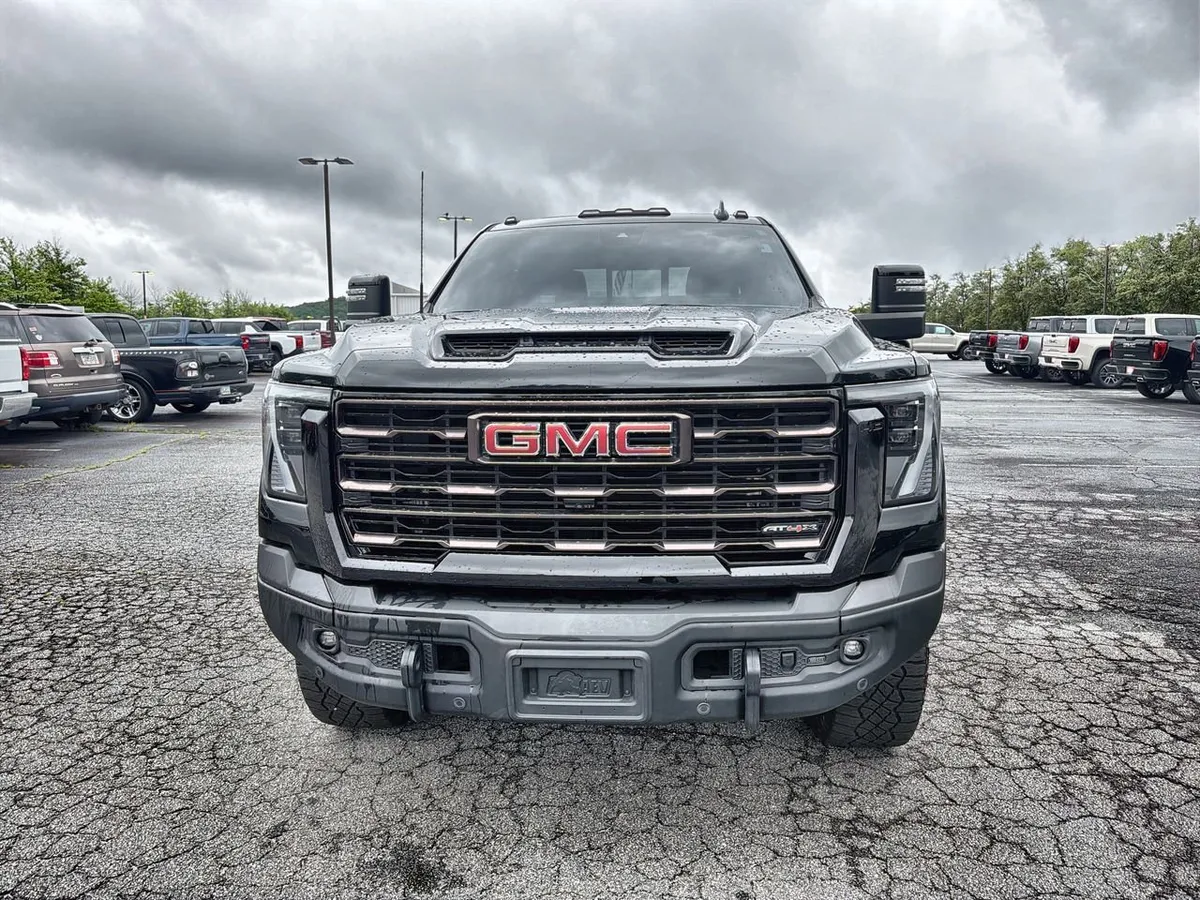 2024 GMC Sierra 2500 HD AT4X thumbnail 3