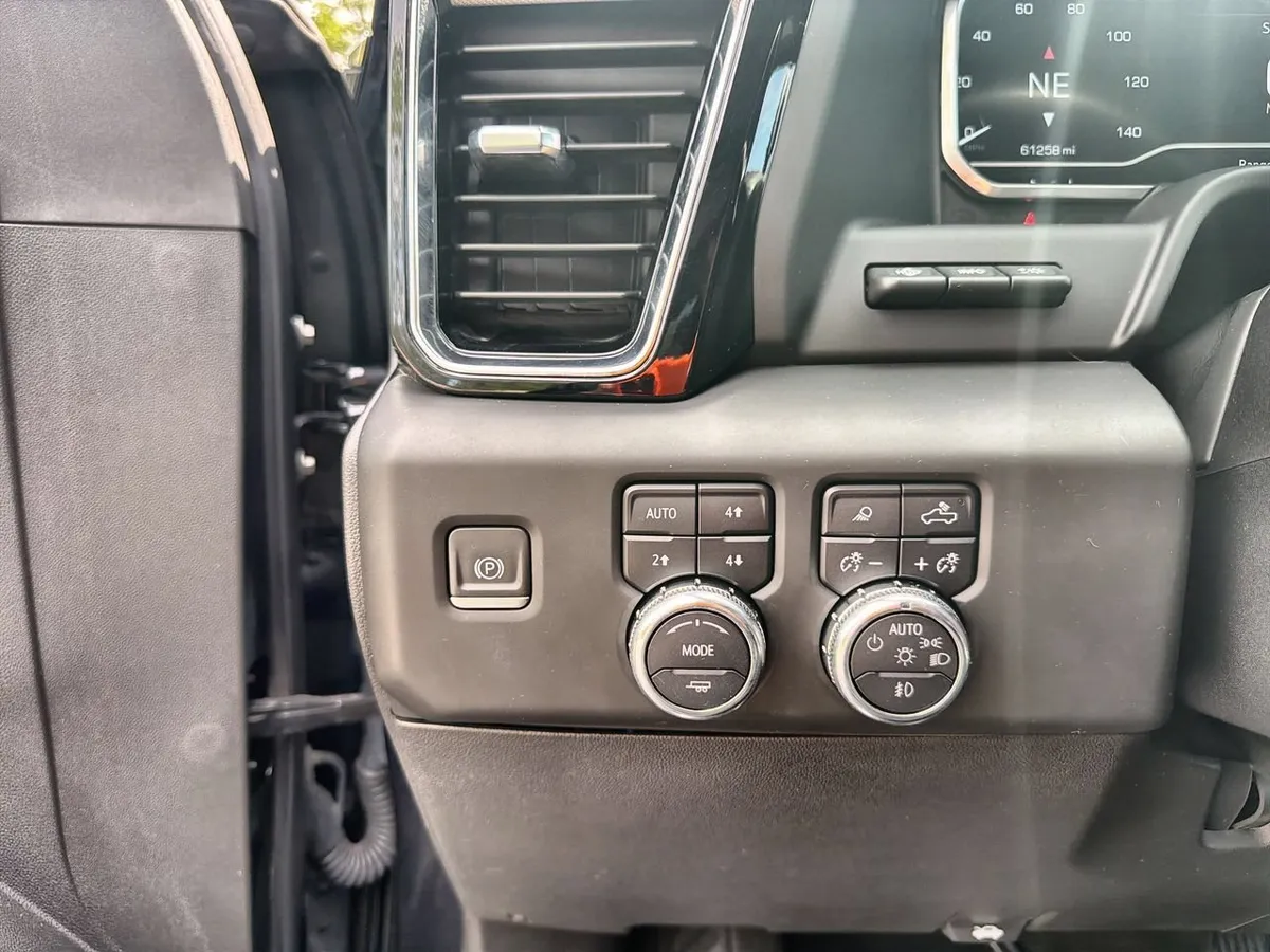 2024 GMC Sierra 2500 HD Denali thumbnail 15
