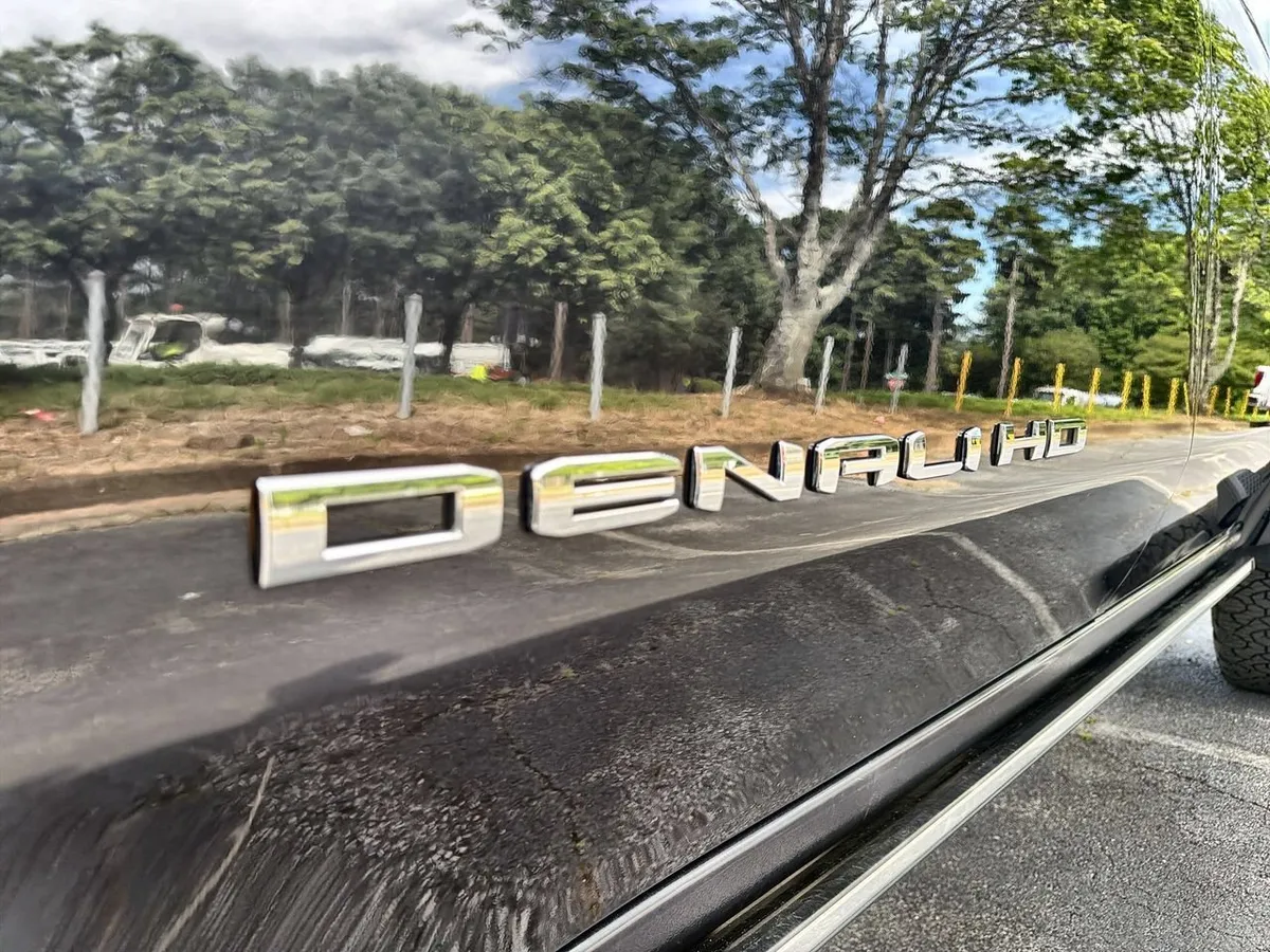 2024 GMC Sierra 2500 HD Denali thumbnail 27