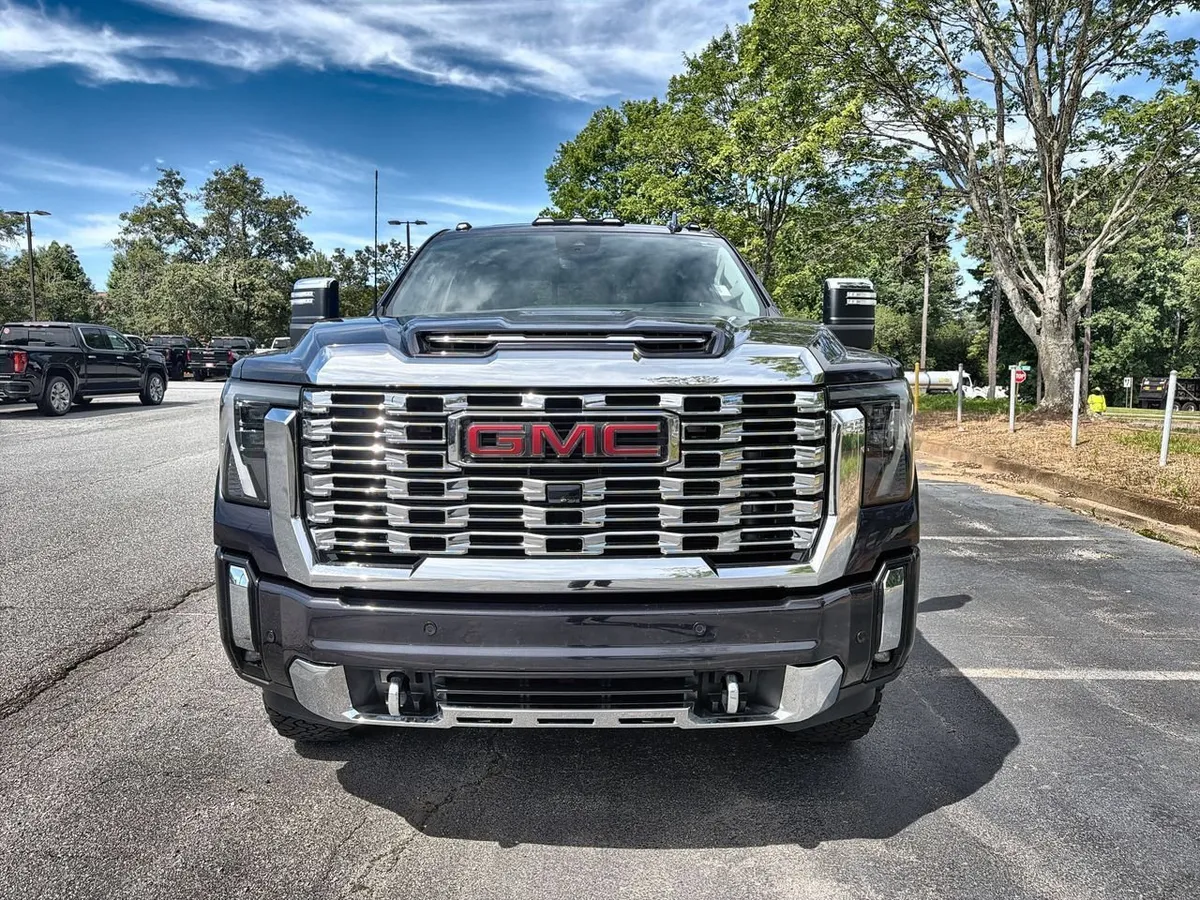 2024 GMC Sierra 2500 HD Denali thumbnail 3