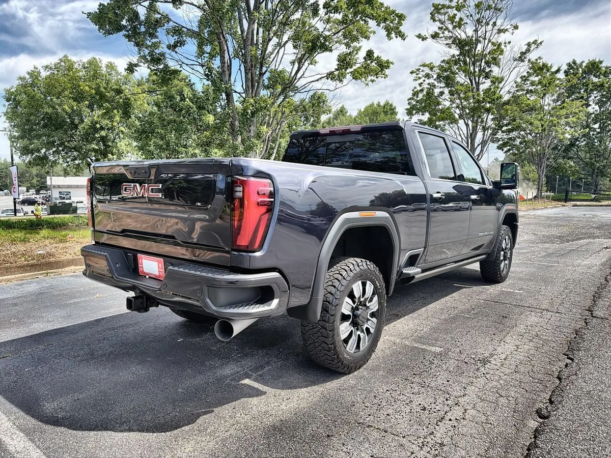 2024 GMC Sierra 2500 HD Denali thumbnail 8