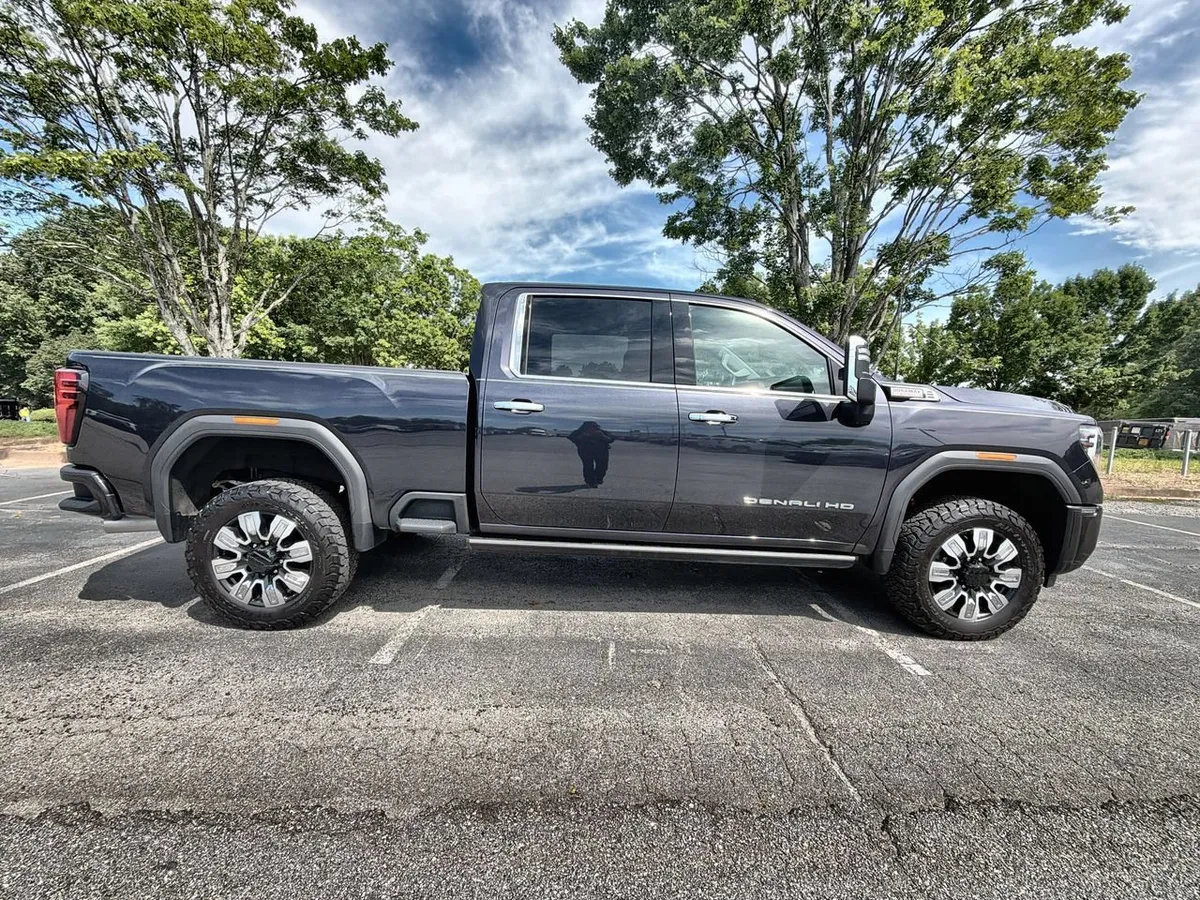 2024 GMC Sierra 2500 HD Denali thumbnail 9