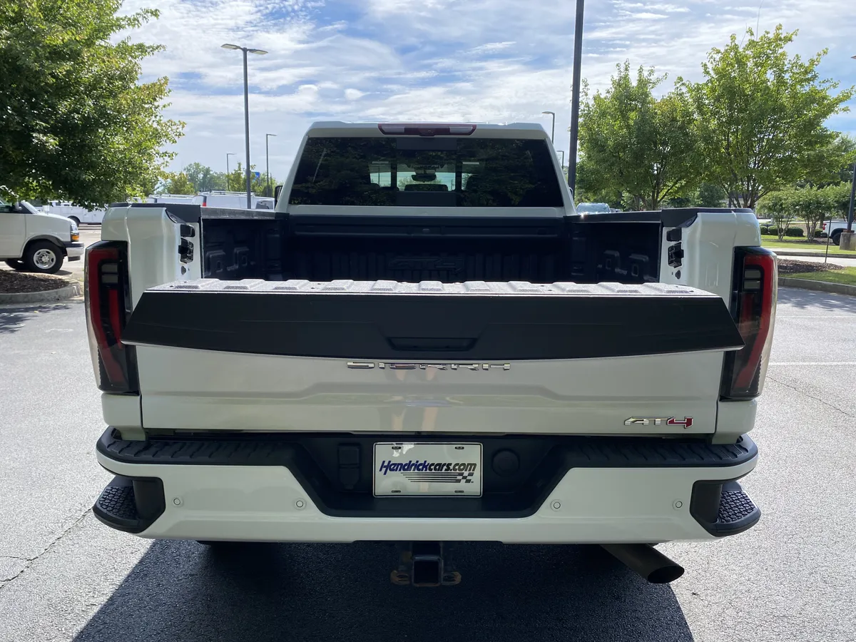 2024 GMC Sierra 2500HD AT4 thumbnail 10