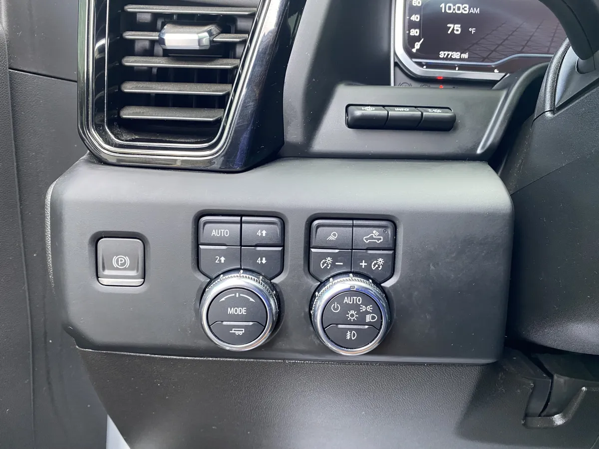 2024 GMC Sierra 2500HD AT4 thumbnail 18