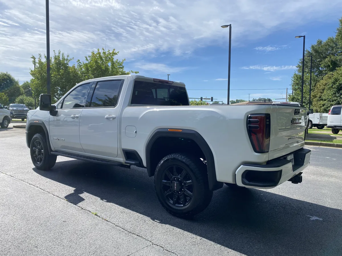 2024 GMC Sierra 2500HD AT4 thumbnail 6