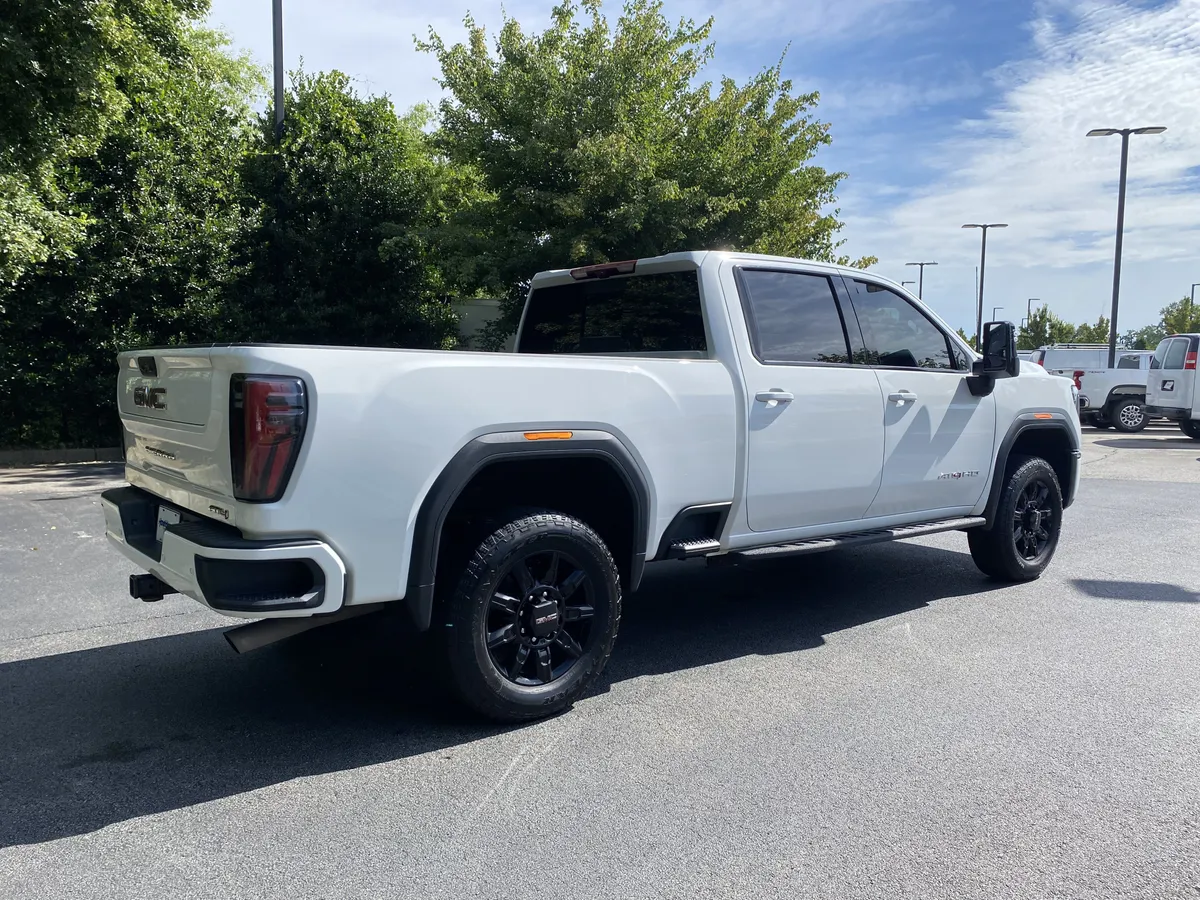 2024 GMC Sierra 2500HD AT4 thumbnail 8
