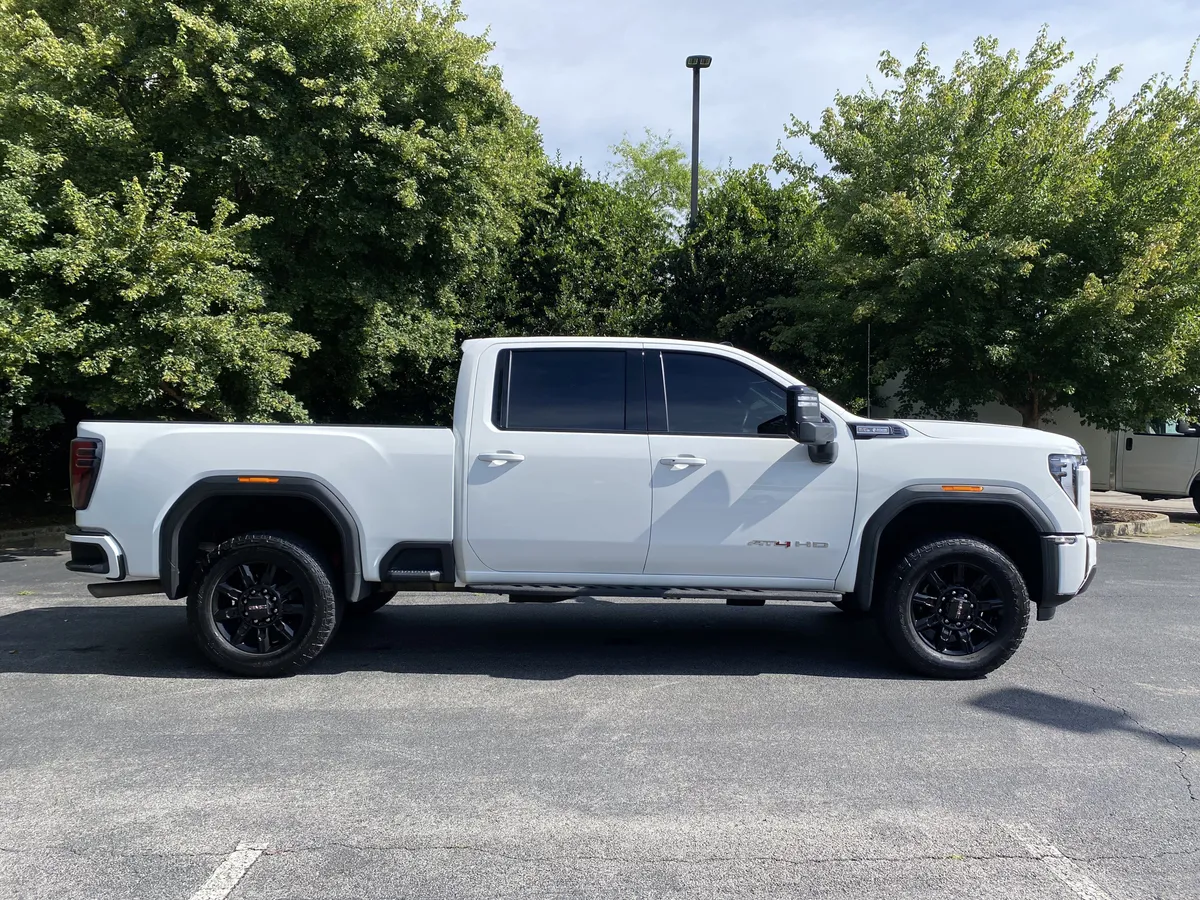 2024 GMC Sierra 2500HD AT4 thumbnail 9