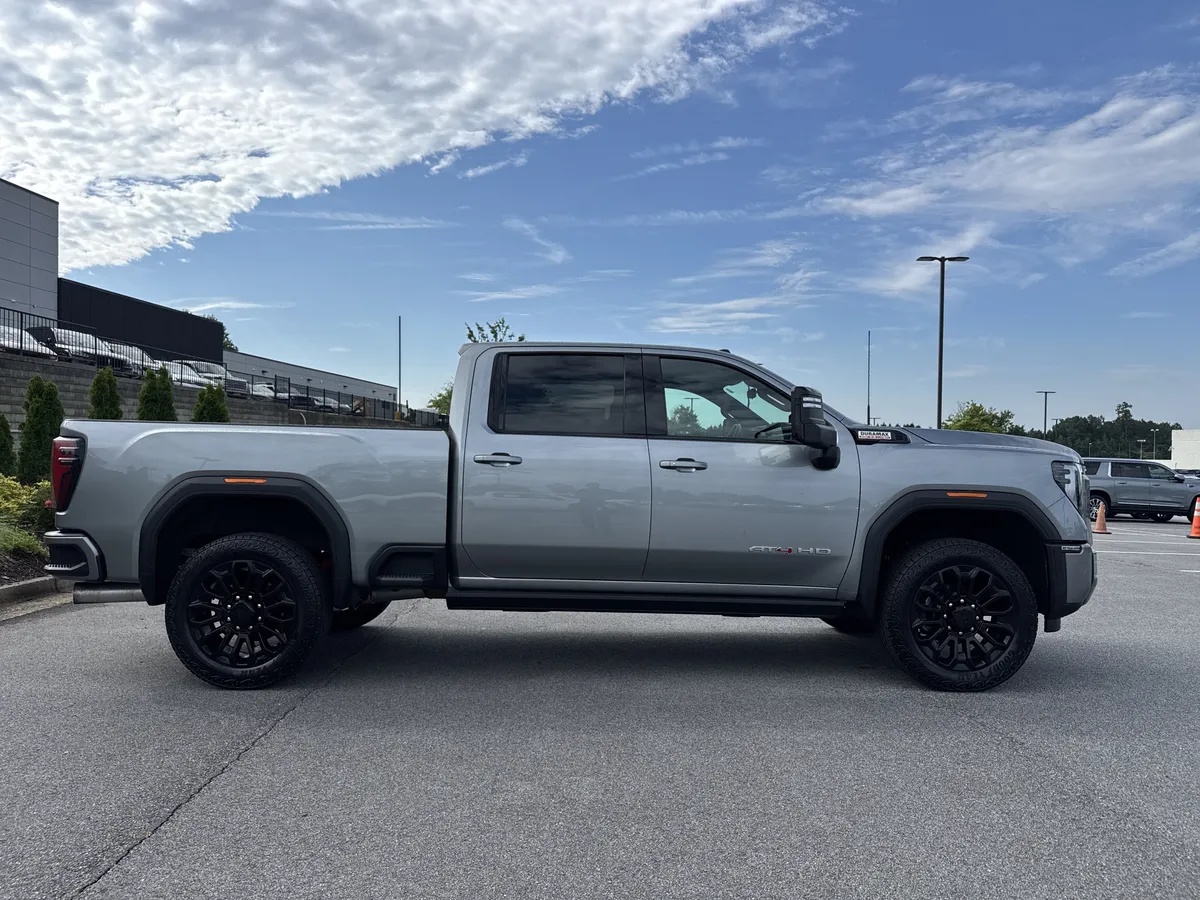 2024 GMC Sierra 2500HD AT4 thumbnail 10