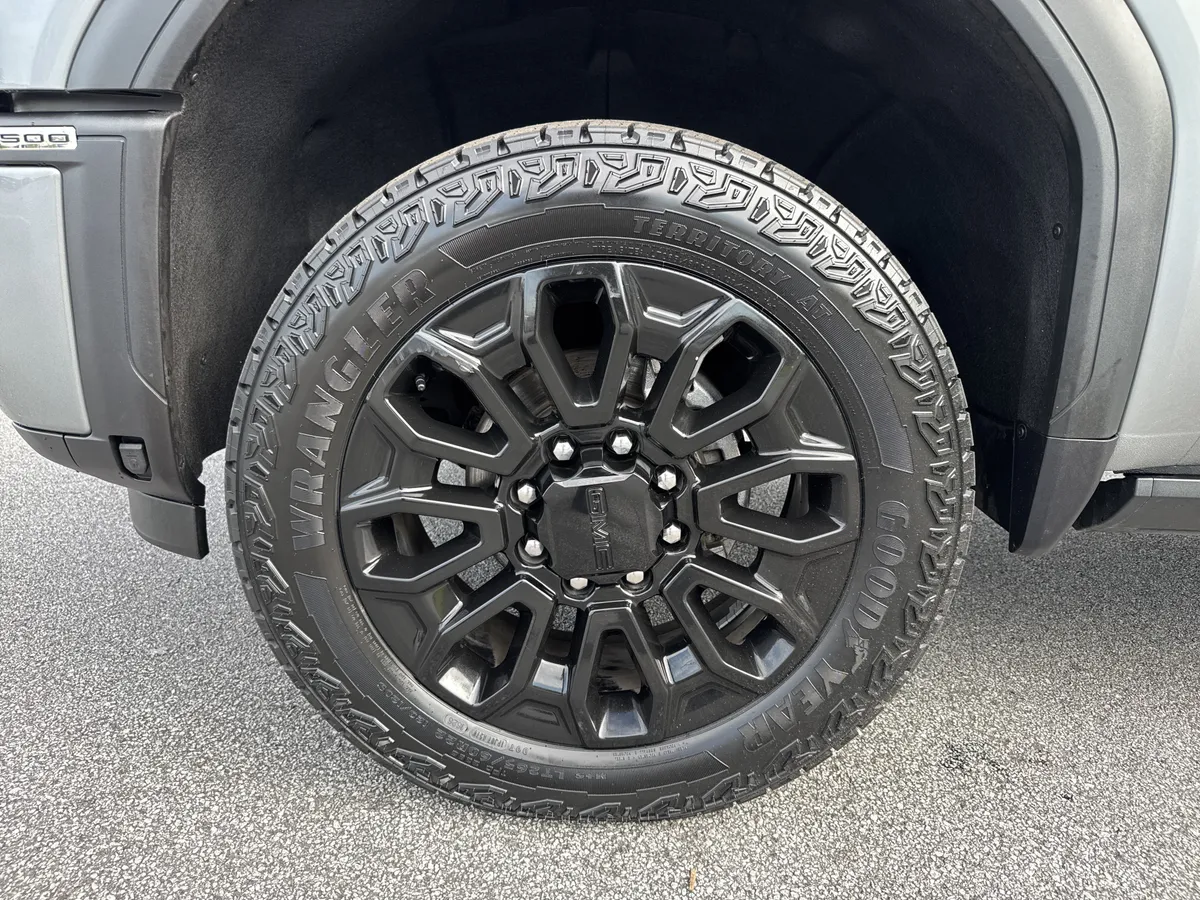 2024 GMC Sierra 2500HD AT4 thumbnail 12