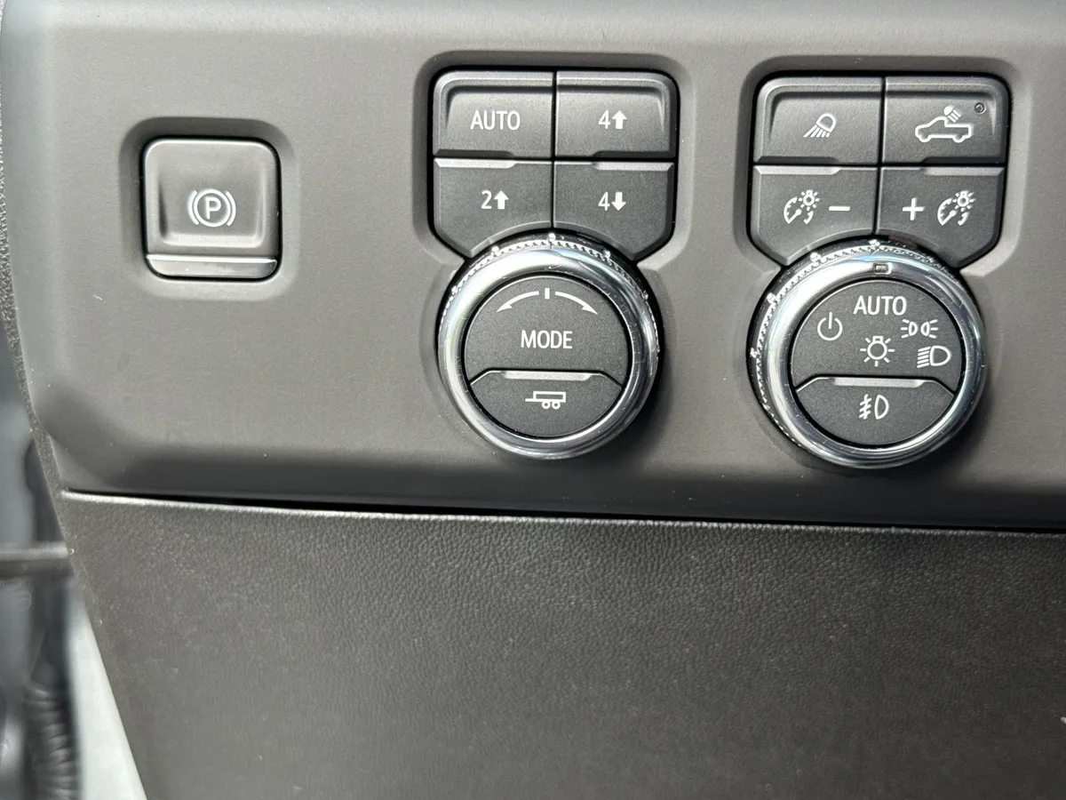 2024 GMC Sierra 2500HD AT4 thumbnail 17
