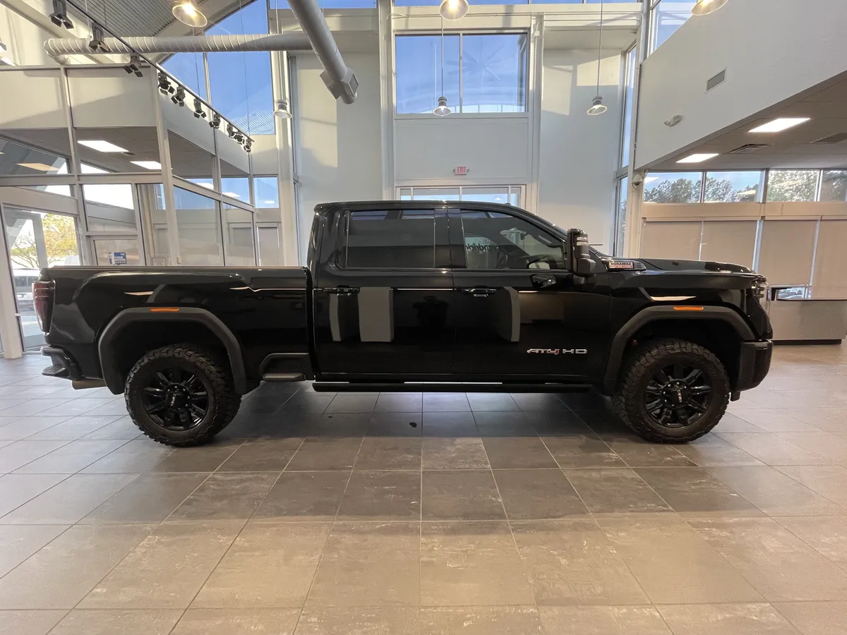 2024 GMC Sierra 2500HD AT4 thumbnail 11
