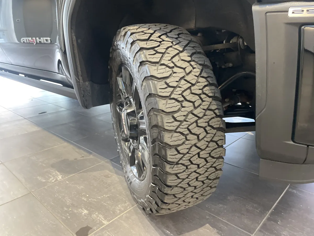 2024 GMC Sierra 2500HD AT4 thumbnail 13