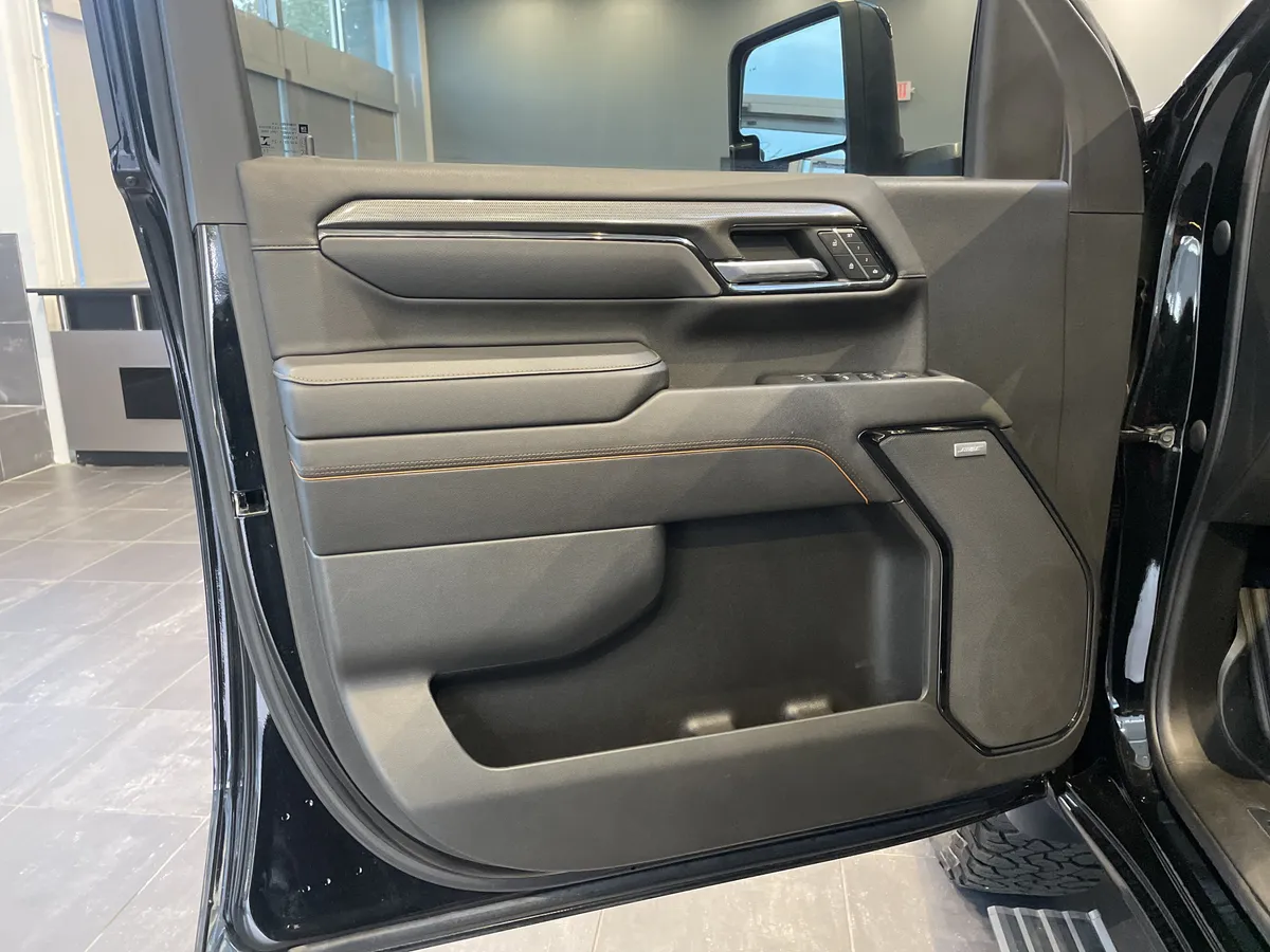 2024 GMC Sierra 2500HD AT4 thumbnail 14