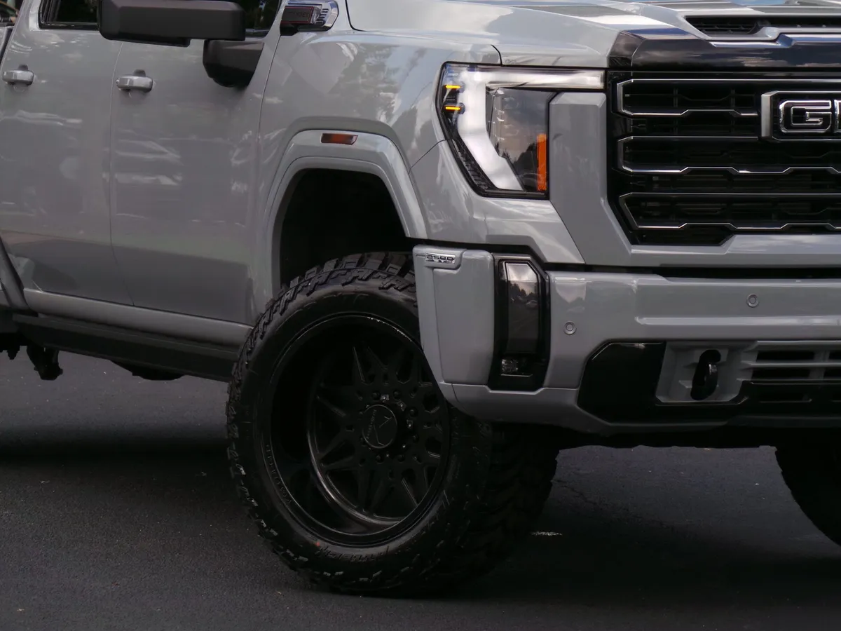 2024 GMC Sierra 2500HD AT4 thumbnail 18