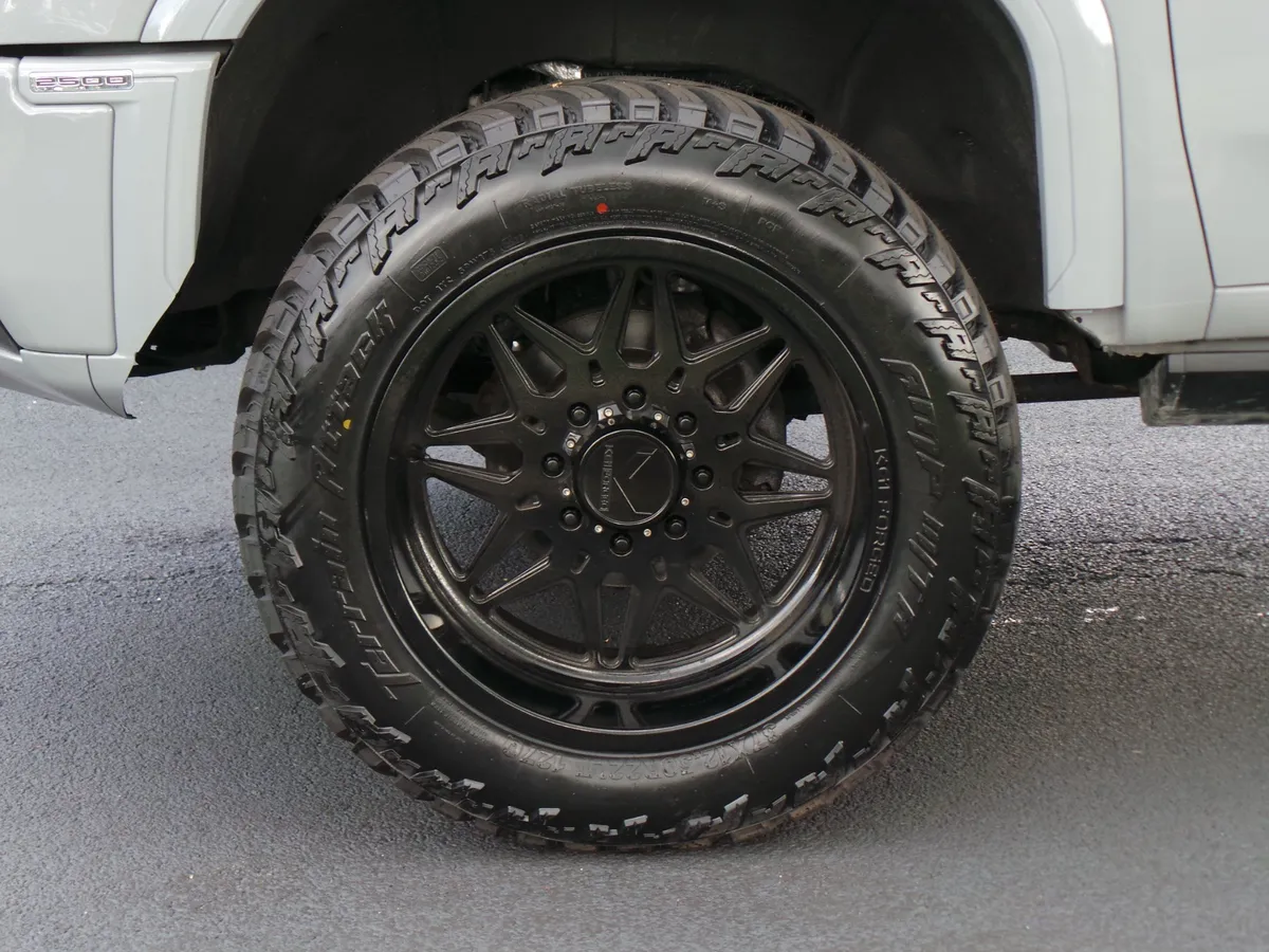2024 GMC Sierra 2500HD AT4 thumbnail 5