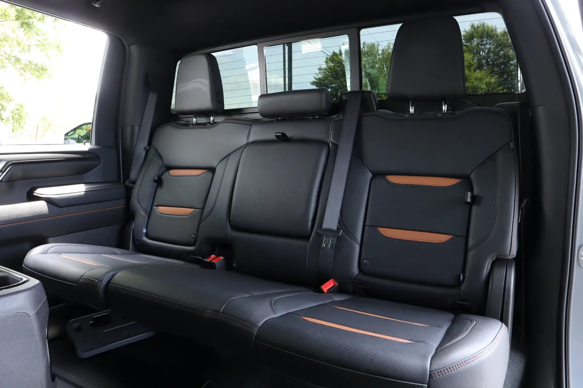 2024 GMC Sierra 2500HD AT4 thumbnail 9