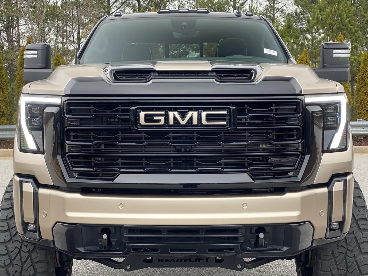 2024 GMC Sierra 2500HD AT4X thumbnail 18