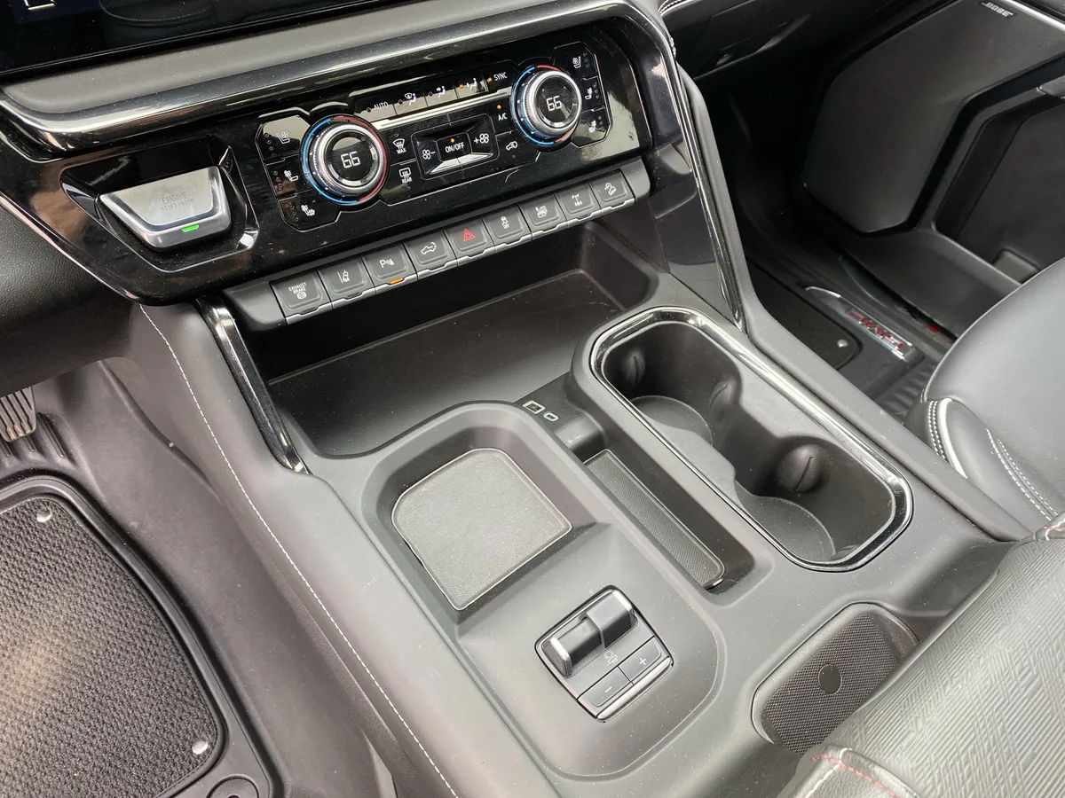 2024 GMC Sierra 2500HD AT4X thumbnail 39