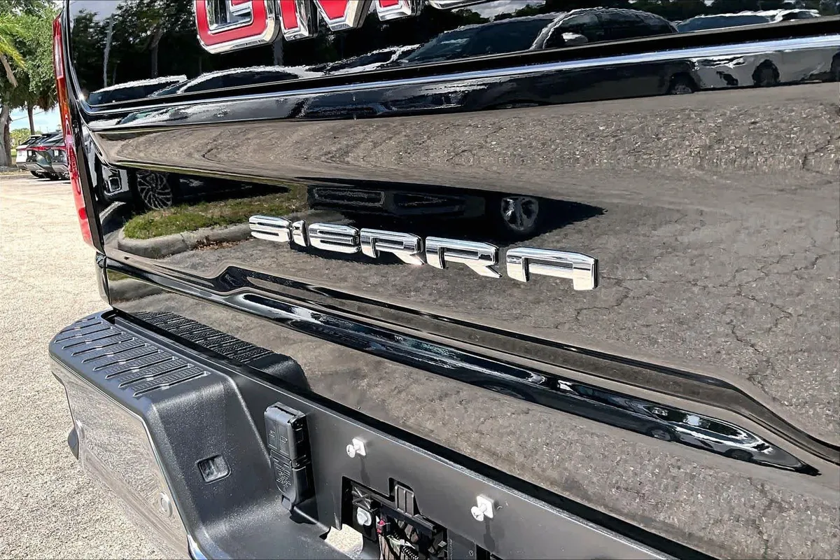 2024 GMC Sierra 2500HD SLT thumbnail 10